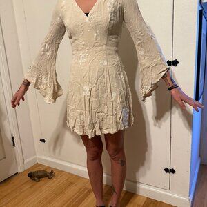 ✨ Free People Cream Boho Mini Dress — Bell Sleeves / Embroidered Details ✨